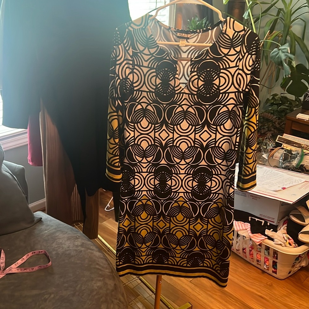 Haani medium shift dress, black/white/yellow abstract print EUC, 3/4 sleeves